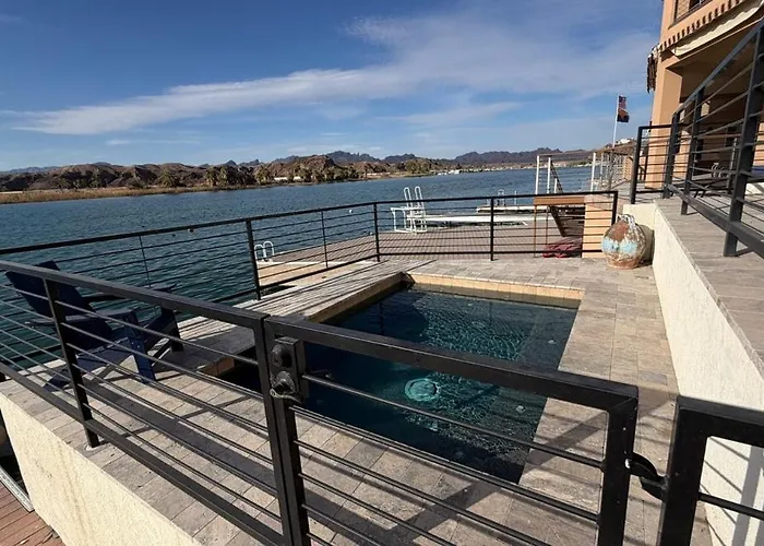 Riverfront Holiday home Parker